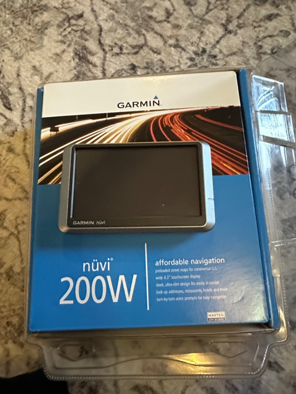 garmin nüvi 200W GPS Navigator in black and silver